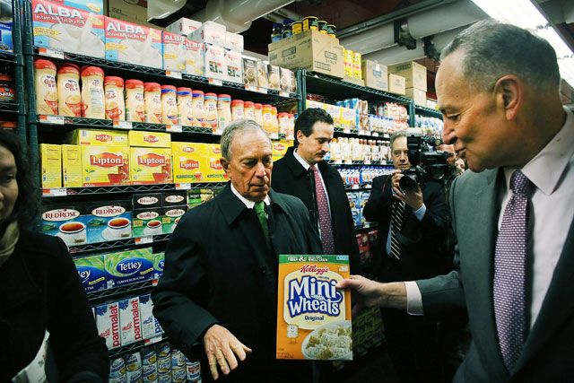 Mayor Bloomberg inspects a box of Mini Wheats at a Red Hook Fairway
